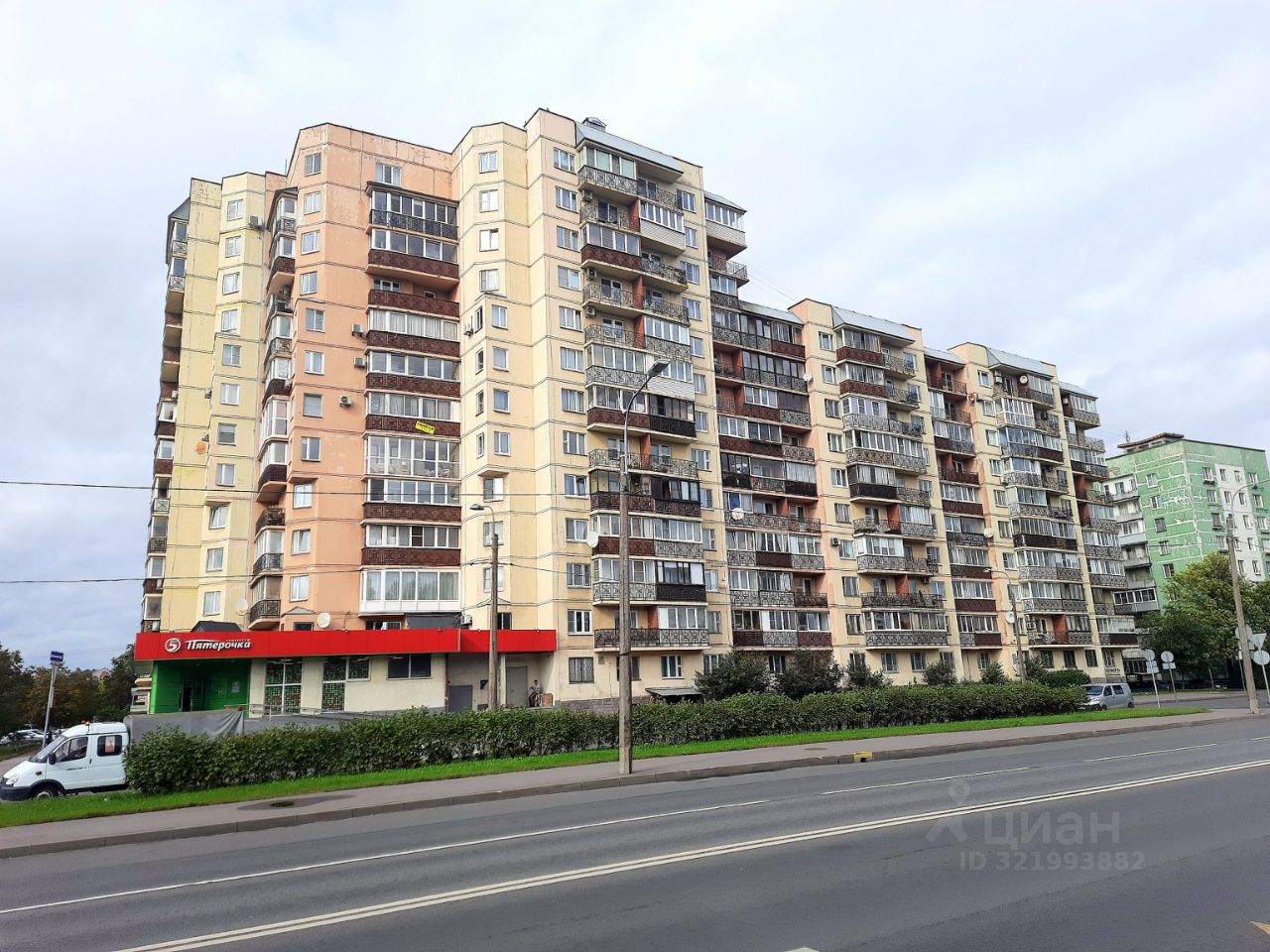 Продажа 4-комн квартиры на вторичном рынке Счастливая улица, 14