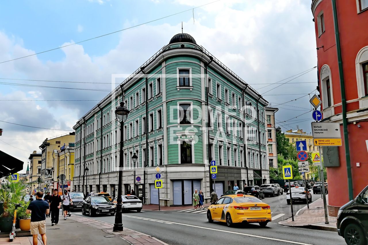 Продажа 2-комн квартиры на вторичном рынке Большая Никитская улица, 17С1