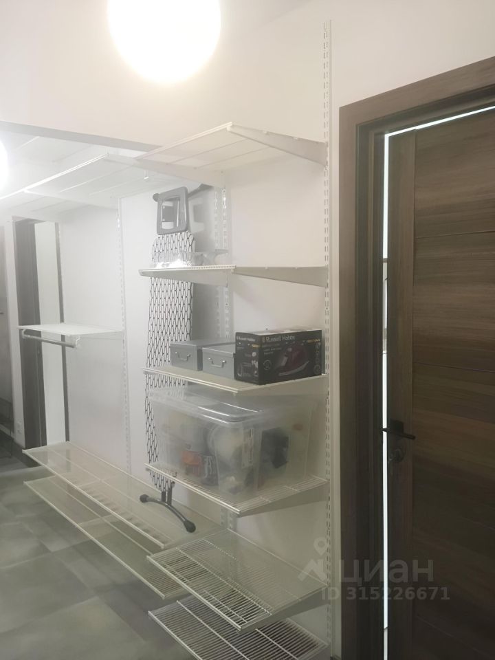 Продажа 4-комн квартиры на вторичном рынке проспект Художников, 31К1