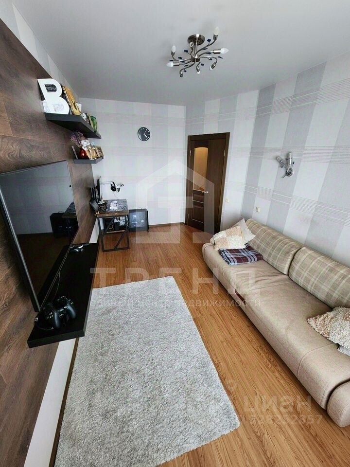 Продажа 1-комн квартиры на вторичном рынке Учительская улица, 18к1