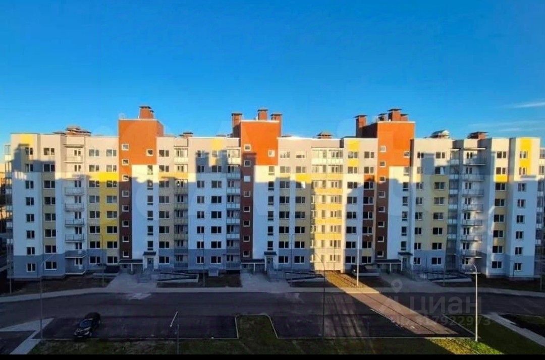 Продажа 3-комн квартиры на вторичном рынке д. Янино-2, улица Рябиновая, 8к1