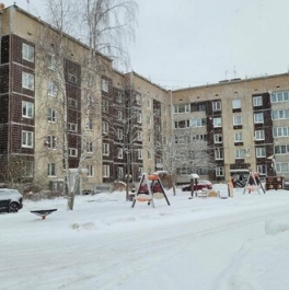 Продажа 3-комн квартиры на вторичном рынке Рощино, ул Садовая,  д. 5