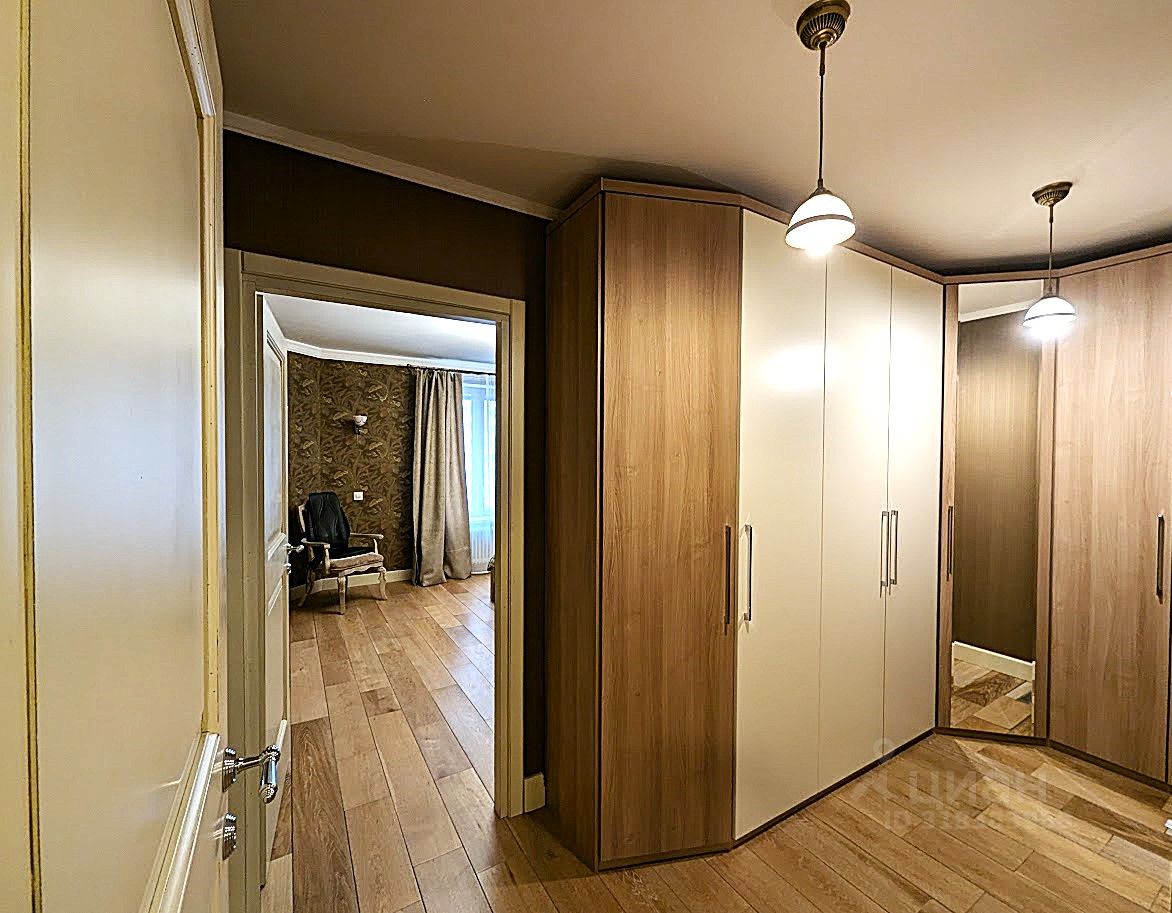 Продажа 4-комн квартиры на вторичном рынке проспект Луначарского, 13к1