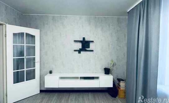 Продажа 3-комн квартиры на вторичном рынке Кириши г, Героев пр-кт,  д. 17