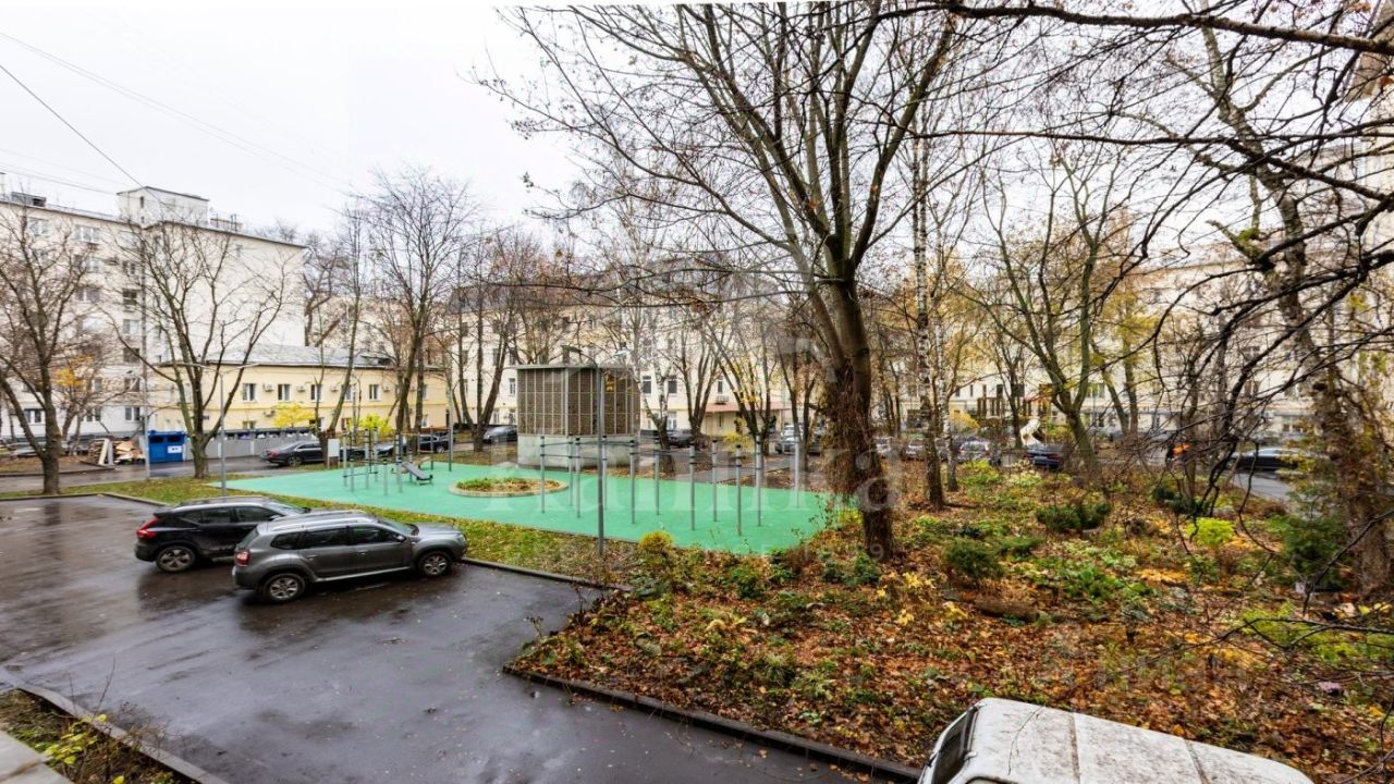 Продажа 4-комн квартиры на вторичном рынке Большой Патриарший переулок, 4