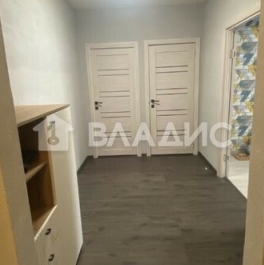 Продажа 3-комн квартиры на вторичном рынке Защитников Москвы пр-кт,  д. 13