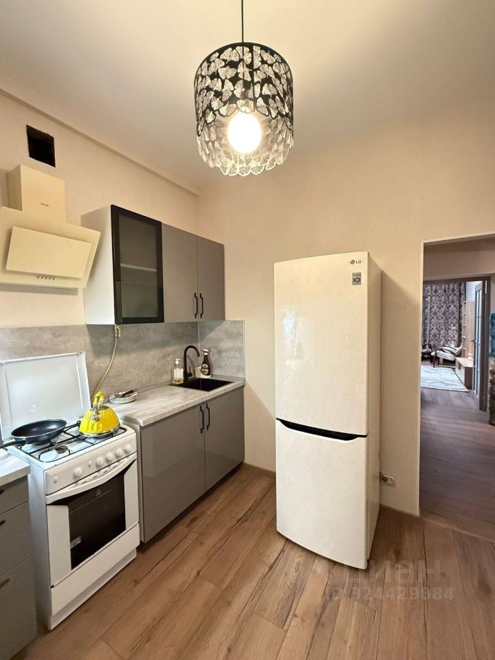 Продажа 2-комн квартиры на вторичном рынке Симферопольский бульвар, 2