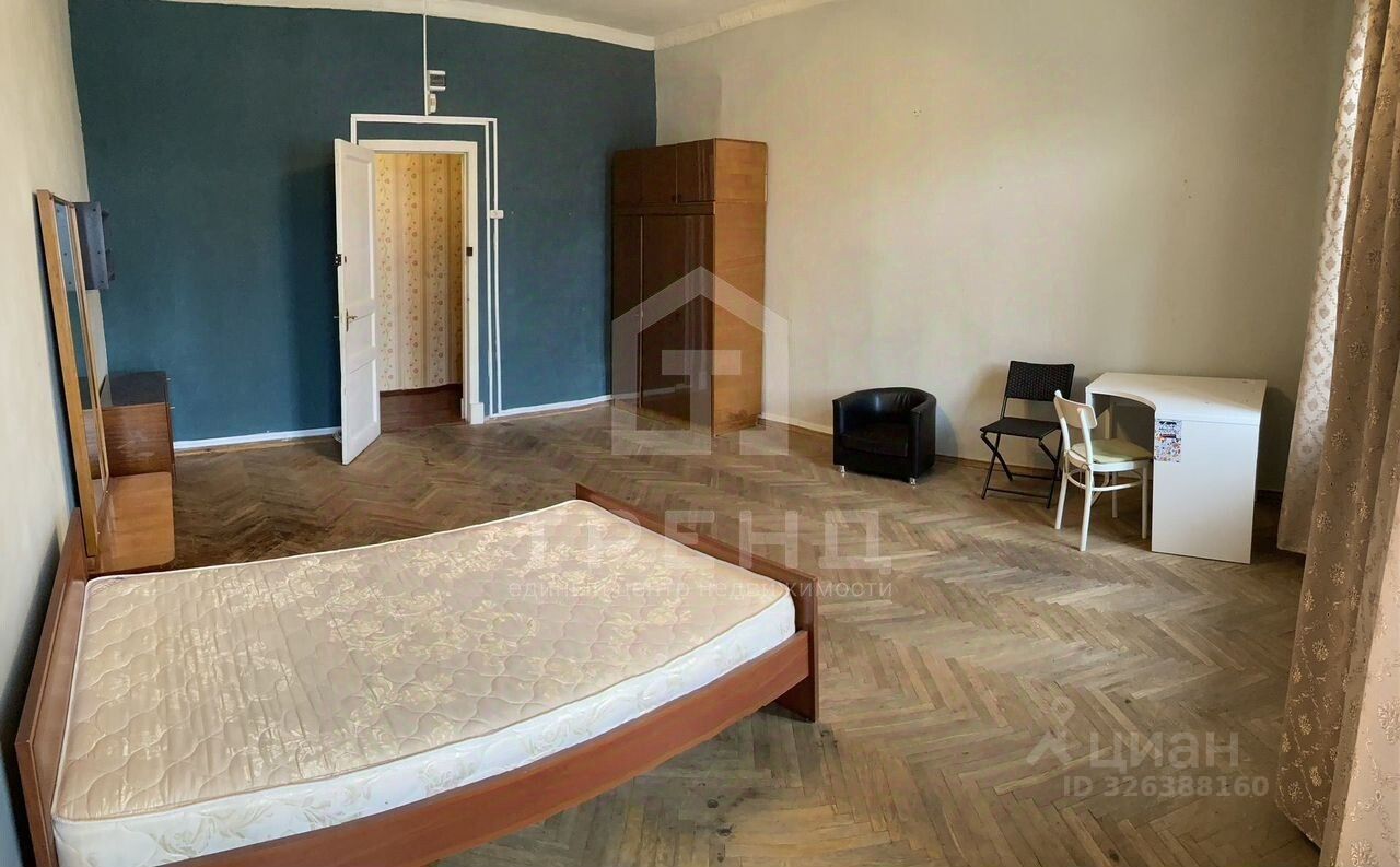 Продажа 4-комн квартиры на вторичном рынке 15-я Васильевского острова линия, 86