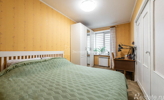 Продажа 3-комн квартиры на вторичном рынке Красное Село г, Освобождения ул,  д. 32