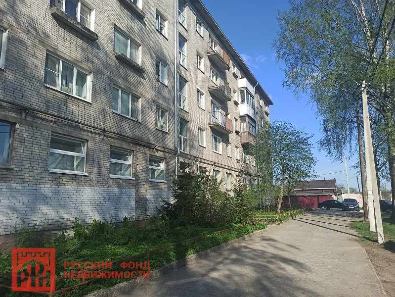 Продажа 2-комн квартиры на вторичном рынке Кировск г., Победы ул. ,  д. 14