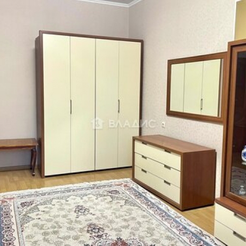 3-комн квартира улица Черняховского,  д. 32