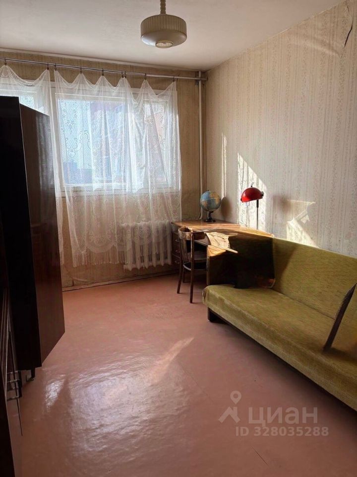 Продажа 3-комн квартиры на вторичном рынке 1-я линия, 6