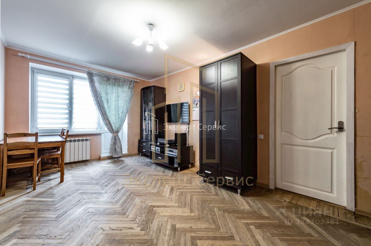 Продажа 3-комн квартиры на вторичном рынке Красное Село, улица Освобождения, 32