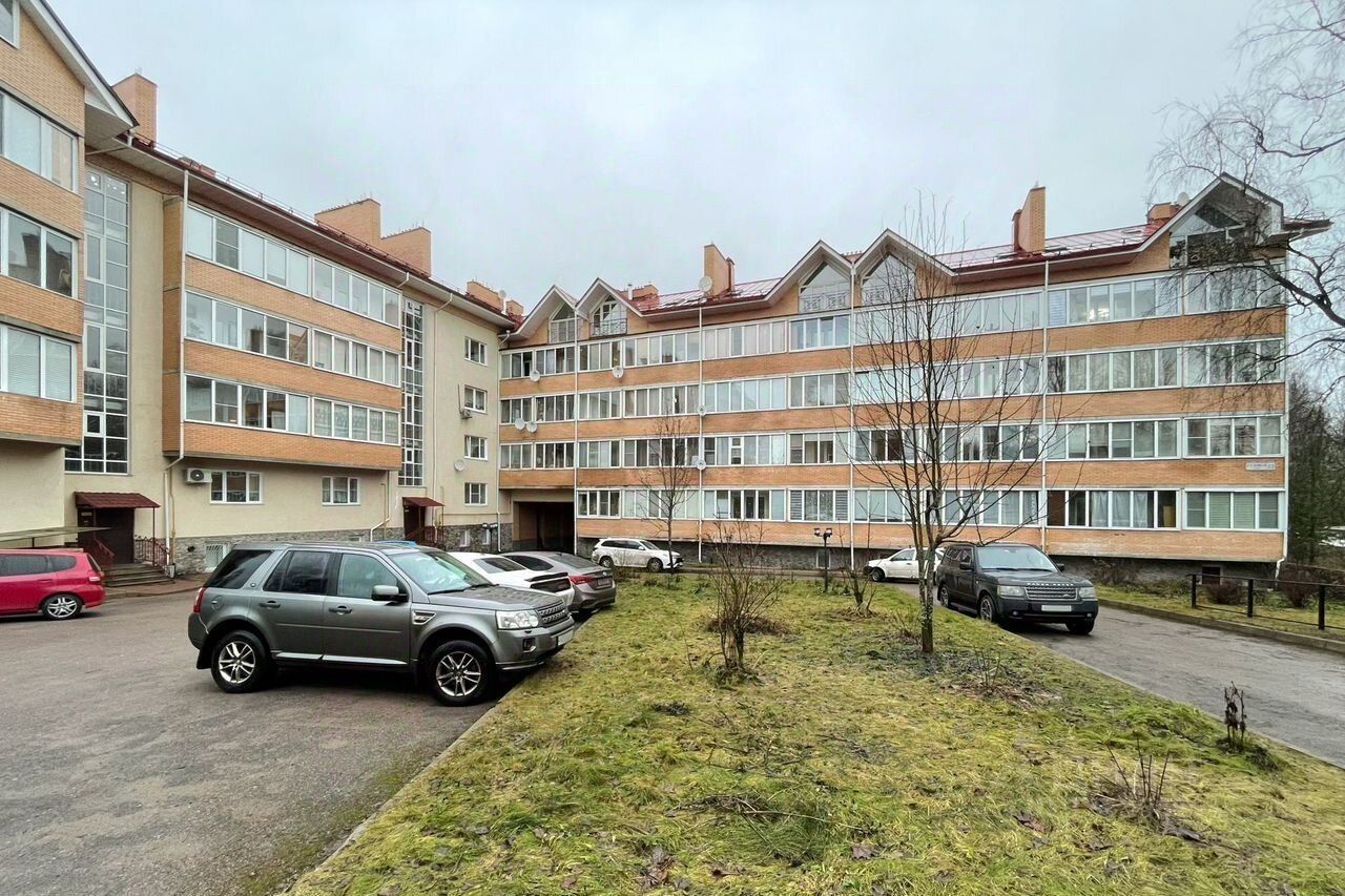 Продажа 2-комн квартиры на вторичном рынке Рощино пгт, улица Садовая, 22