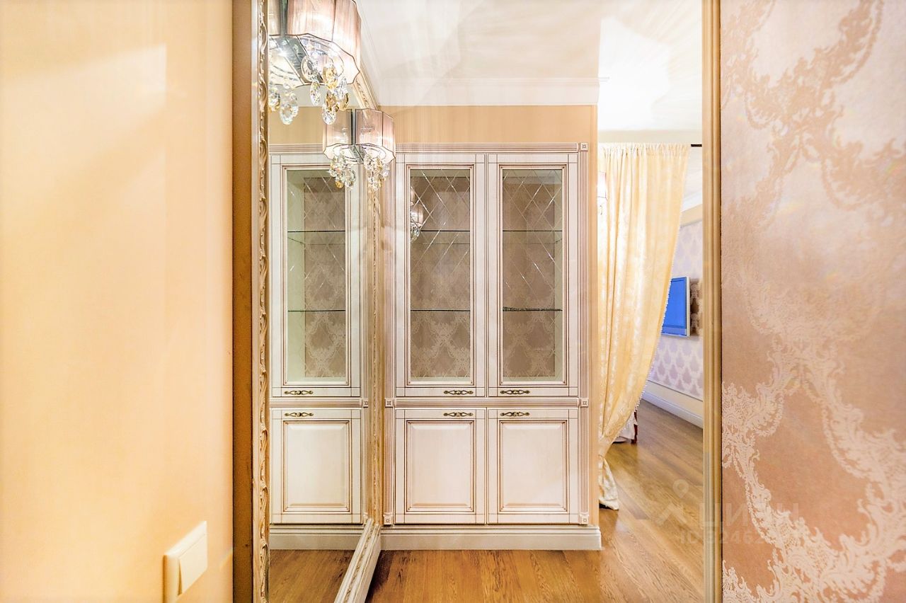 Продажа 4-комн квартиры на вторичном рынке Варшавская улица, 6к1