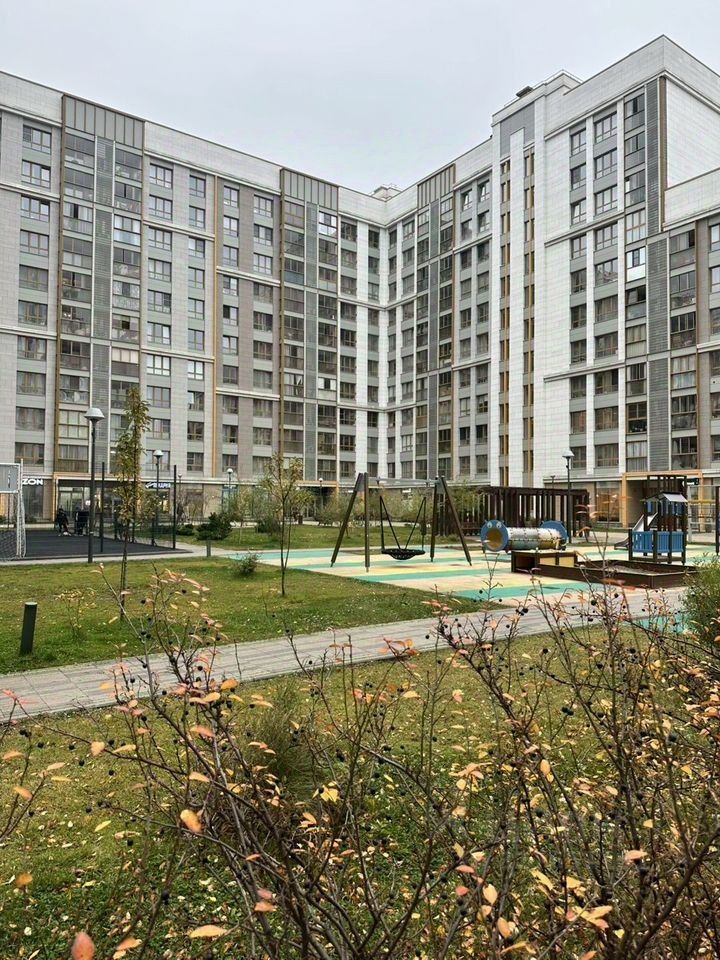 Продажа 3-комн квартиры на вторичном рынке Лазоревый проезд, 1