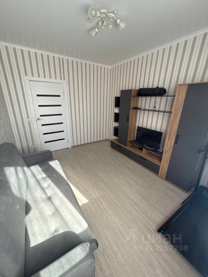 Продажа 3-комн квартиры на вторичном рынке улица Харлампиева, 50к1