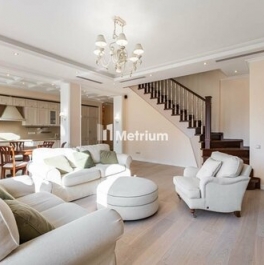 Продажа 4-комн квартиры на вторичном рынке Николопесковский М. пер,  д. 4