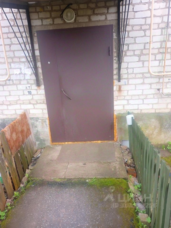 Продажа 2-комн квартиры на вторичном рынке Толмачево городской поселок, улица Прохорова, 39