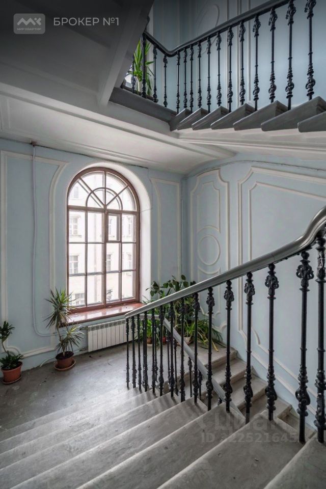 Продажа 6-комн квартиры на вторичном рынке Фурштатская улица, 42