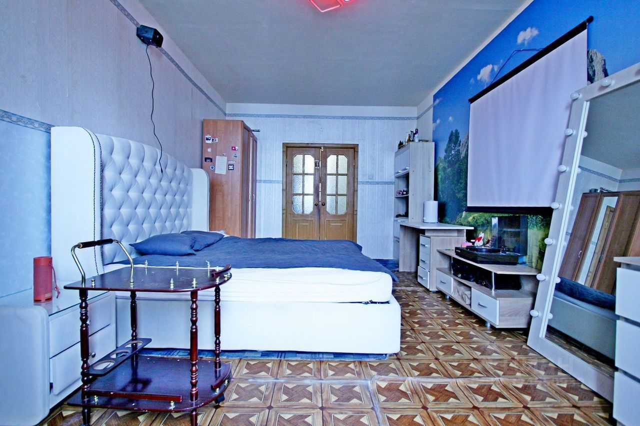 Продажа 3-комн квартиры на вторичном рынке Коломяжский проспект, 20