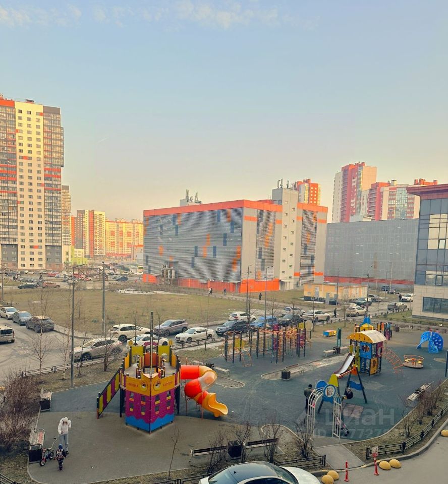 Продажа 2-комн квартиры на вторичном рынке бульвар Балтийский, 4