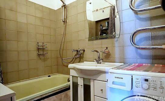 Продажа 3-комн квартиры на вторичном рынке улица Зои Космодемьянской,  д. 15