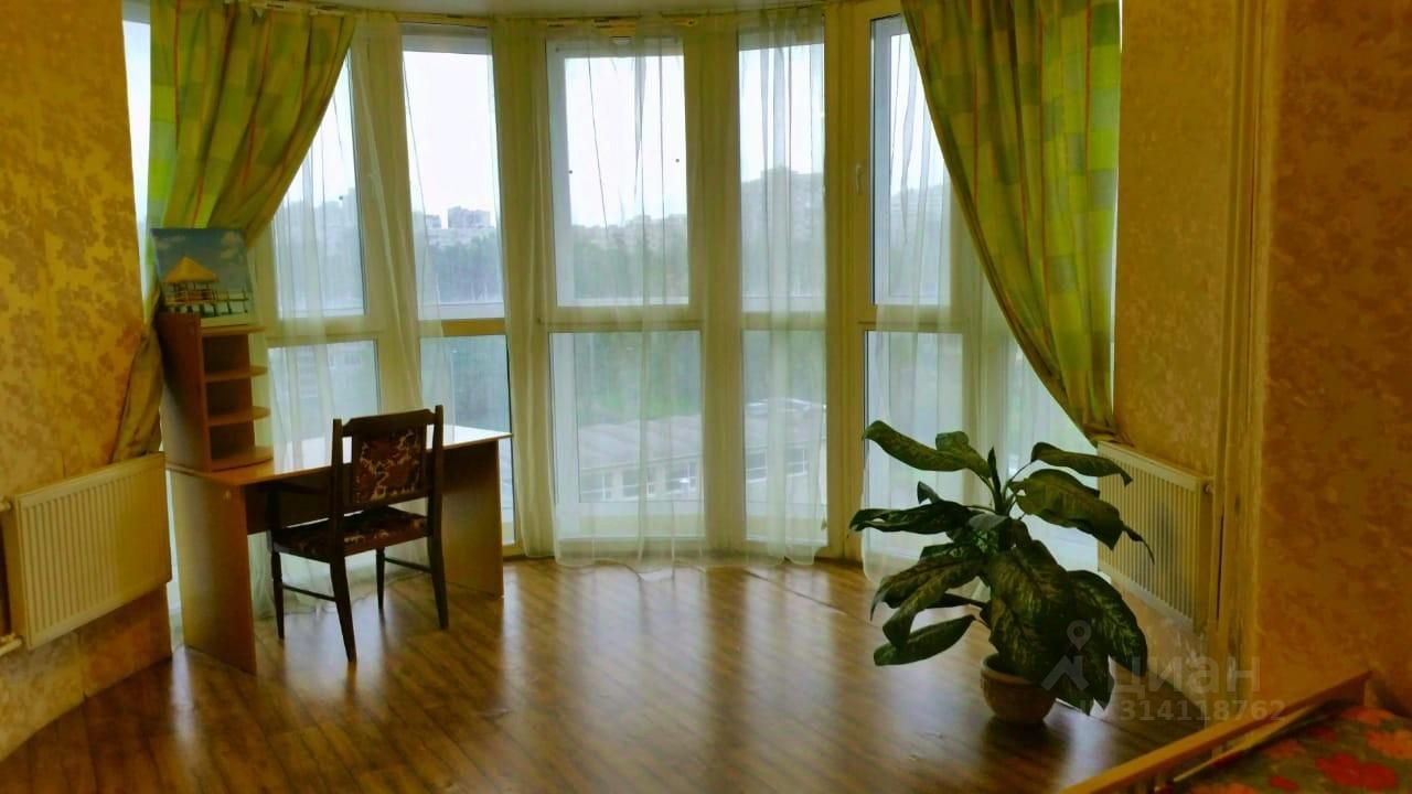 Продажа 2-комн квартиры на вторичном рынке улица Орджоникидзе, 59к2