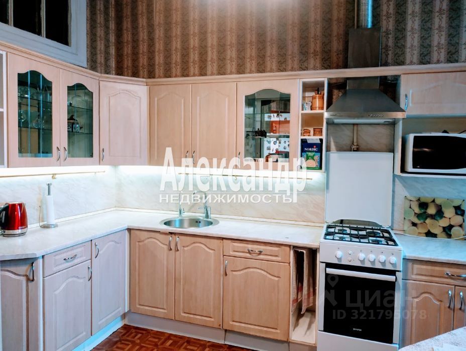 Продажа 3-комн квартиры на вторичном рынке Каменноостровский проспект, 15