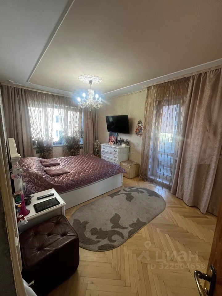 Продажа 3-комн квартиры на вторичном рынке Красногорск, улица Карбышева, 33