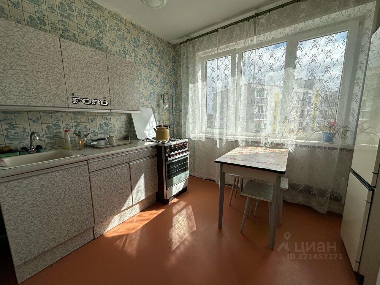 Продажа 2-комн квартиры на вторичном рынке СХТ исторический район, Рощино пгт