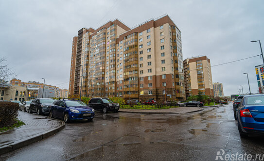 Продажа 2-комн квартиры на вторичном рынке ул Оптиков,  д. 38,  к. 1