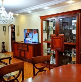 Продажа 4-комн квартиры на вторичном рынке улица Академика Семёнова,  д. 3