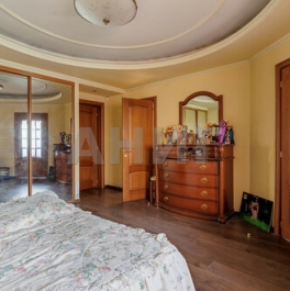 Продажа 4-комн квартиры на вторичном рынке Бакунинская улица,  д. 23/41