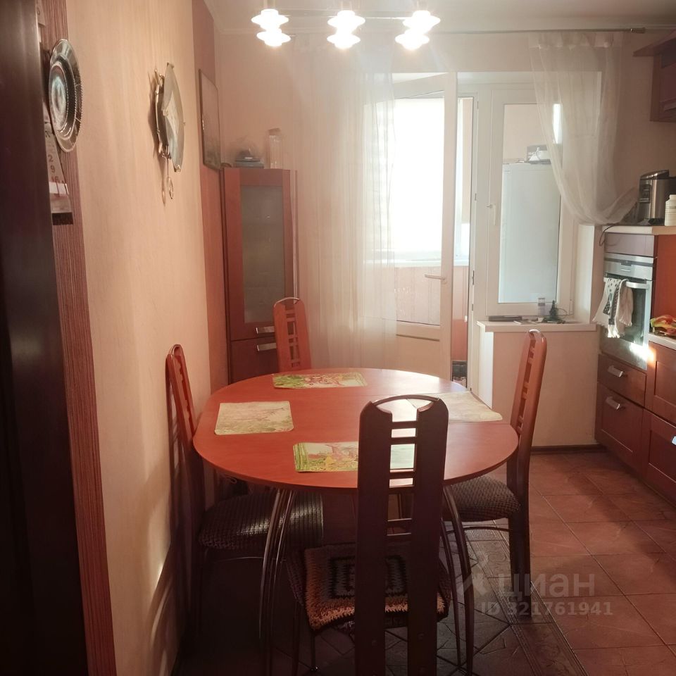 Продажа 3-комн квартиры на вторичном рынке Чехов, Московская улица, 98