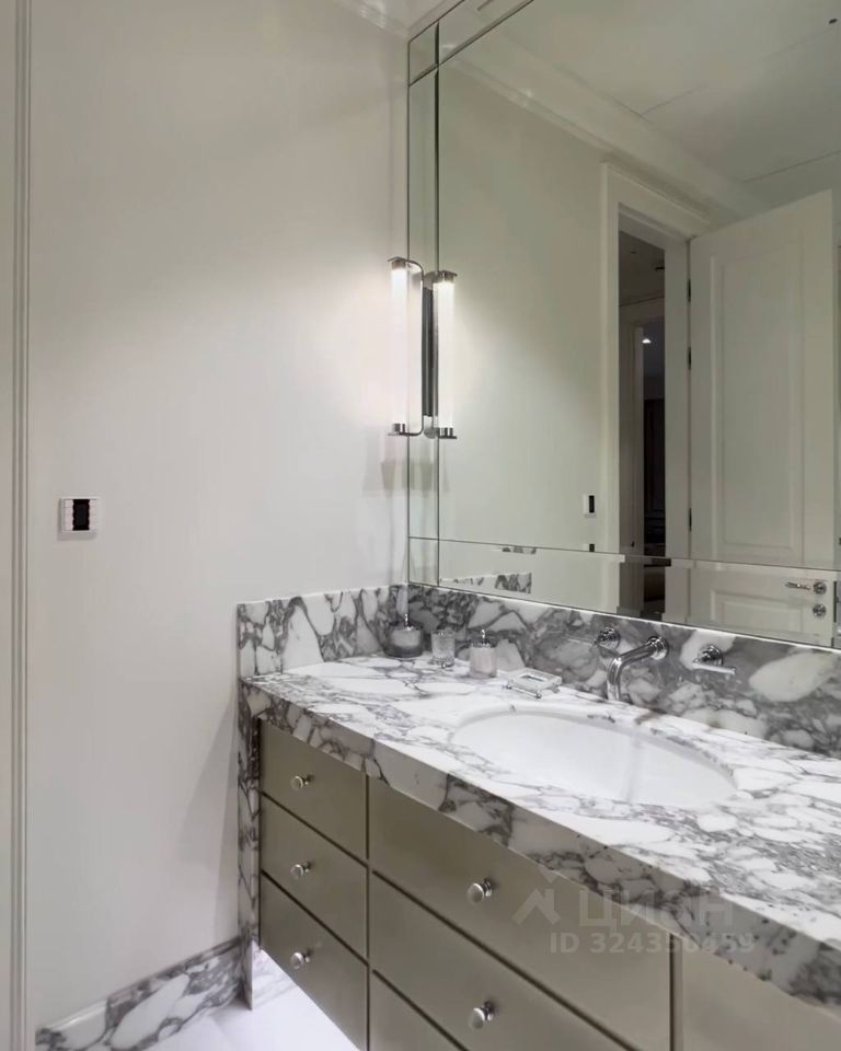 Продажа 3-комн квартиры на вторичном рынке Малая Бронная улица, 15Б