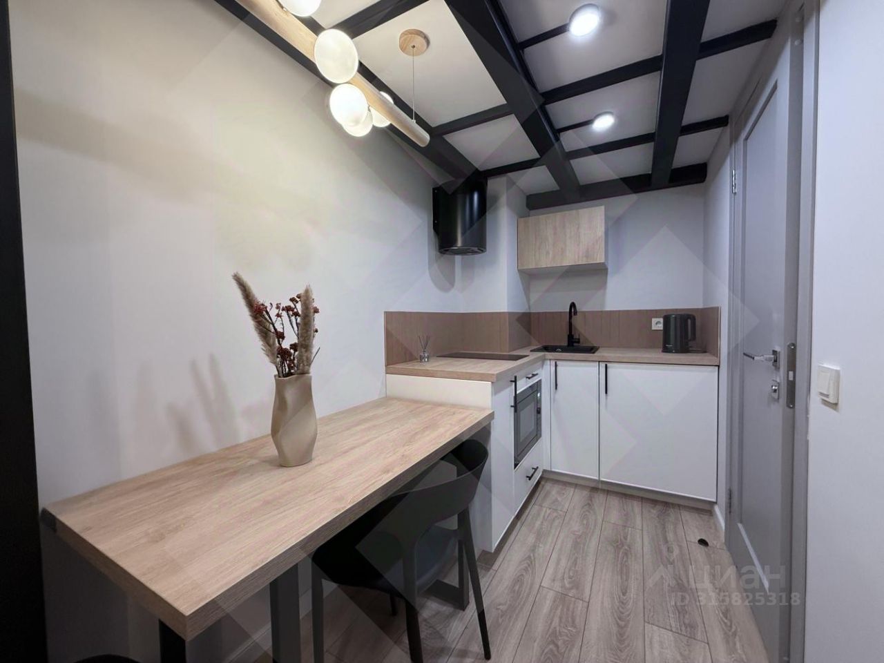 Продажа 2-комн квартиры на вторичном рынке улица Казакова, 7