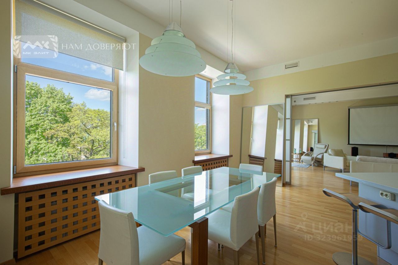 Продажа 4-комн квартиры на вторичном рынке Таврическая улица, 37