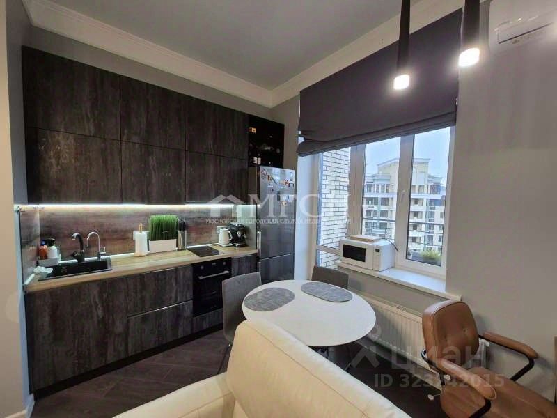 Продажа 2-комн квартиры на вторичном рынке Химки, улица Германа Титова, 3к2