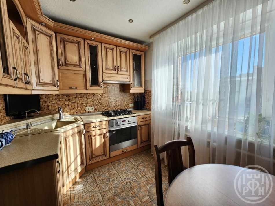 Продажа 2-комн квартиры на вторичном рынке Петергоф г., Шахматова ул. ,  д. 4,  к. 2