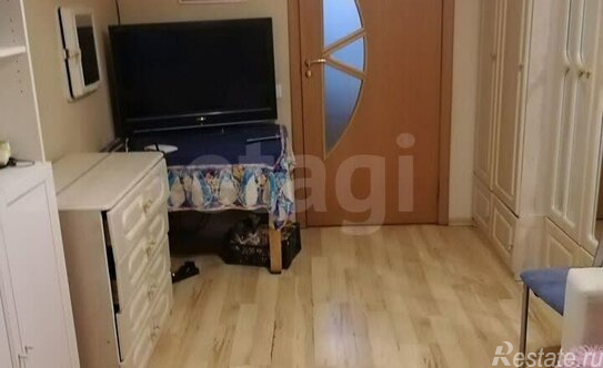 Продажа 4-комн квартиры на вторичном рынке 14-я линия,  д. 93 литБ