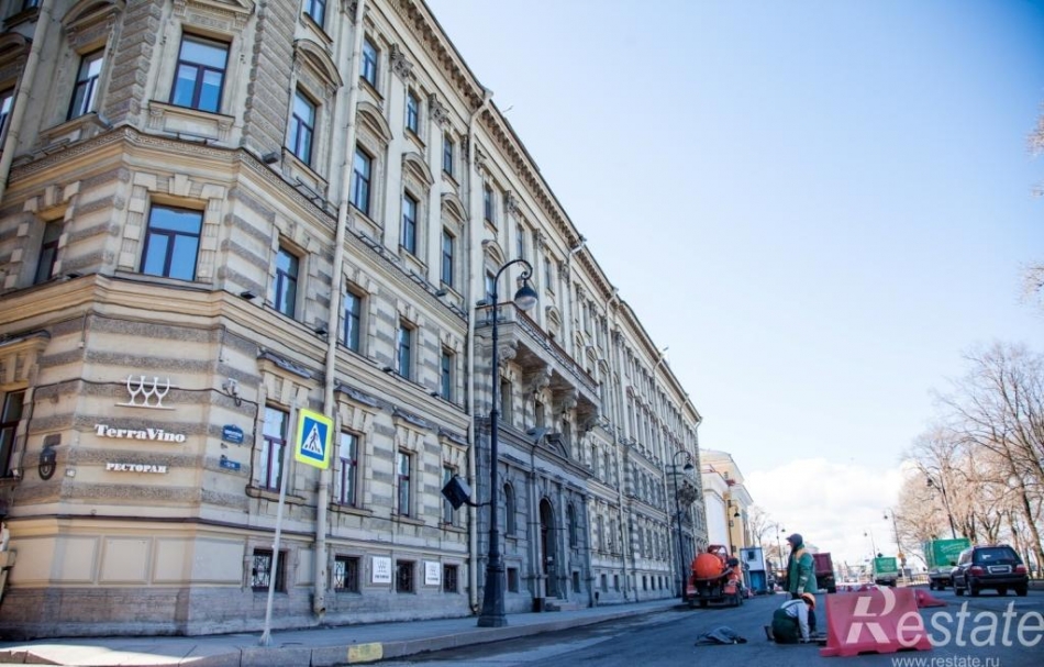 Продажа 5-комн квартиры на вторичном рынке Адмиралтейская наб ,  д. 12