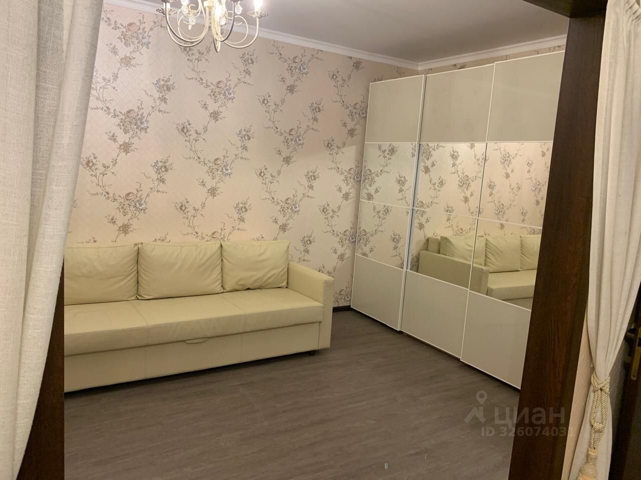 Продажа 3-комн квартиры на вторичном рынке с. Озерецкое, бульвар Радости, 18