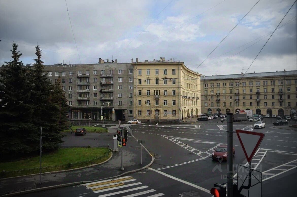 Продажа 3-комн квартиры на вторичном рынке Кондратьевский проспект, 42
