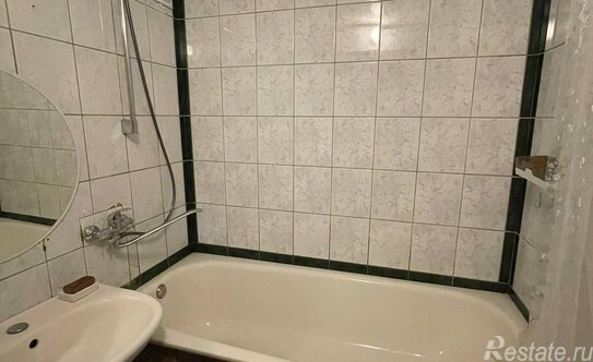 Продажа 3-комн квартиры на вторичном рынке Гатчина г, Изотова ул,  д. 11