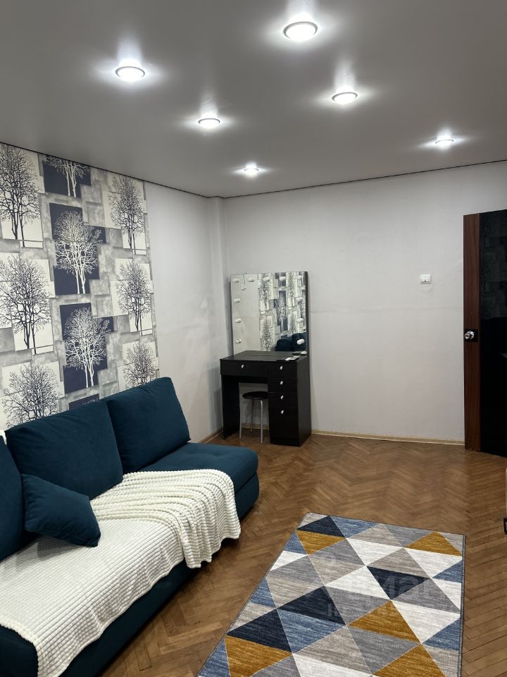 Продажа 2-комн квартиры на вторичном рынке улица Шелгунова, 33