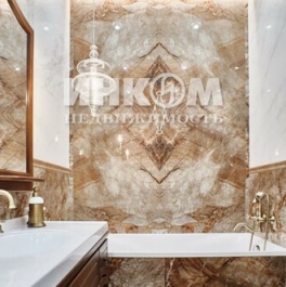 Продажа 6-комн квартиры на вторичном рынке Колобовский 2-й пер,  д. 9/2,  к. 5