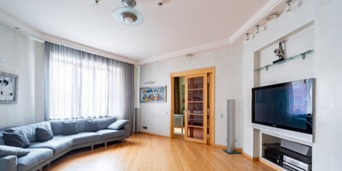 4-комн квартира улица Композиторов,  д. 4