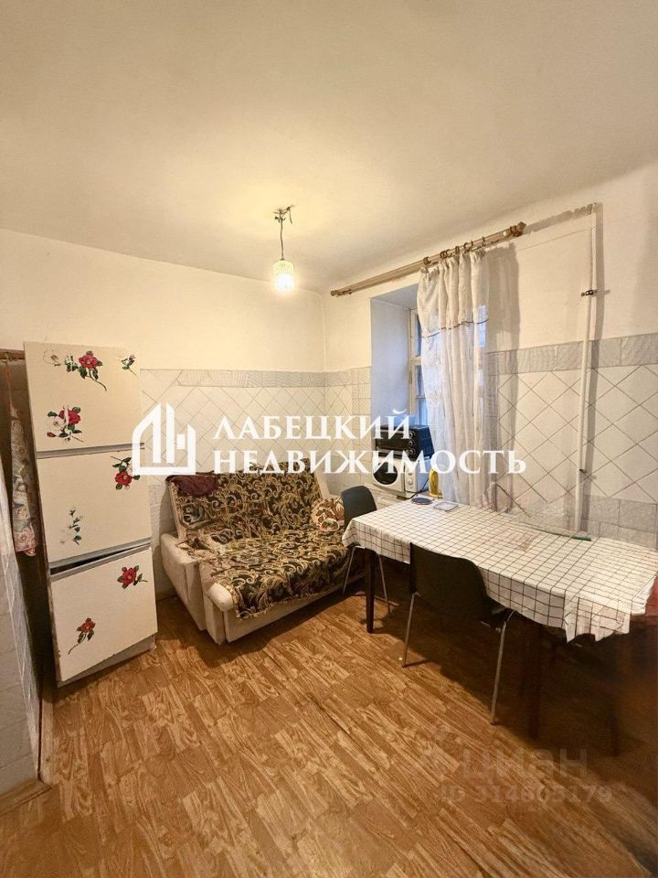 Продажа 3-комн квартиры на вторичном рынке Старорусская улица, 11В