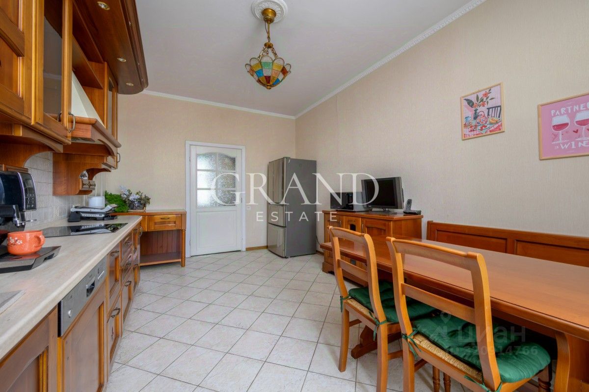 Продажа 5-комн квартиры на вторичном рынке Малая Бронная улица, 20С2